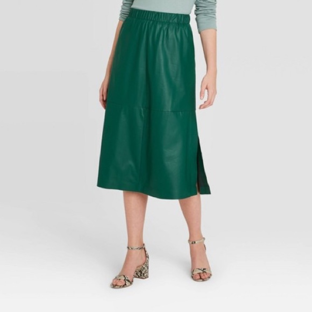 NWT Womens Green Pleather Skirt with Pockets